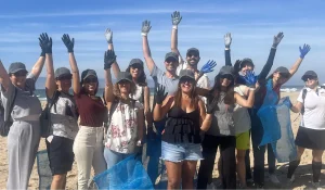 Equipa da Quilaban participa numa ação de limpeza da Praia Grande, em Sintra, recolhendo mais de 100 kg de lixo com a Brigada do Mar