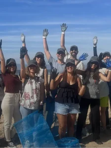 Equipa da Quilaban participa numa ação de limpeza da Praia Grande, em Sintra, recolhendo mais de 100 kg de lixo com a Brigada do Mar